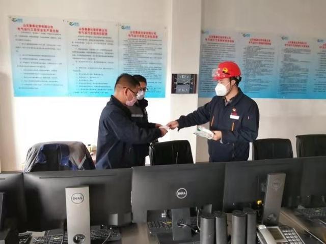 连续七天！华体会官方开户-华体会(中国)化学奔赴在路上 数百吨消毒液喷洒在济宁及周边各县区